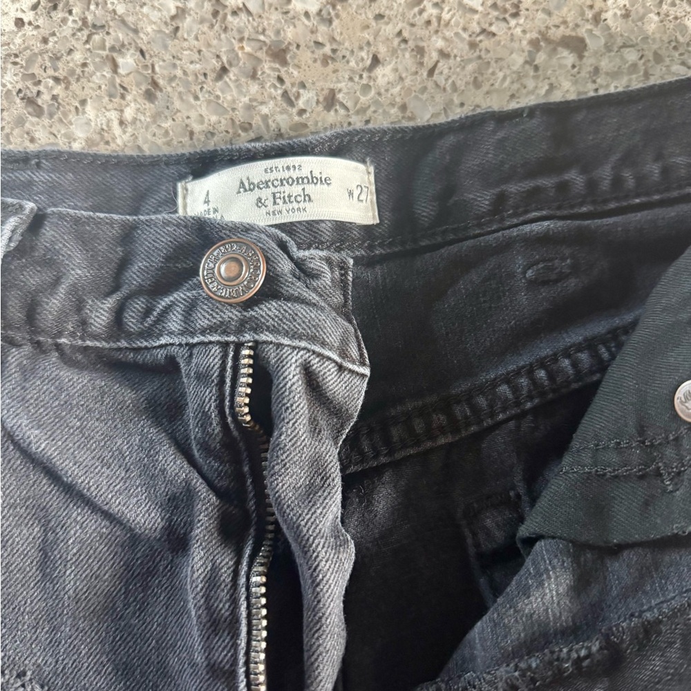 Abercrombie & Fitch l Black Denim l Distressed Shorts - Size 4/27W - Picture 2 of 8